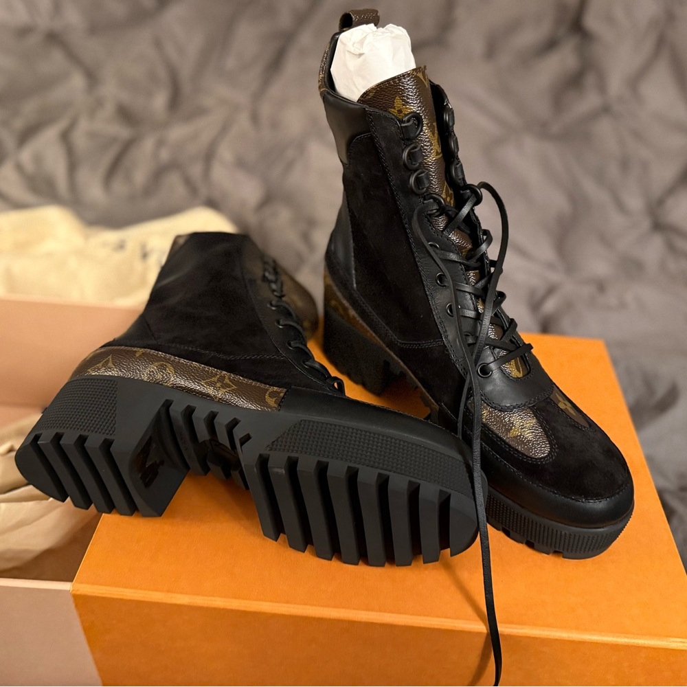Louis Vuitton, Laureate Platform Desert Boot!